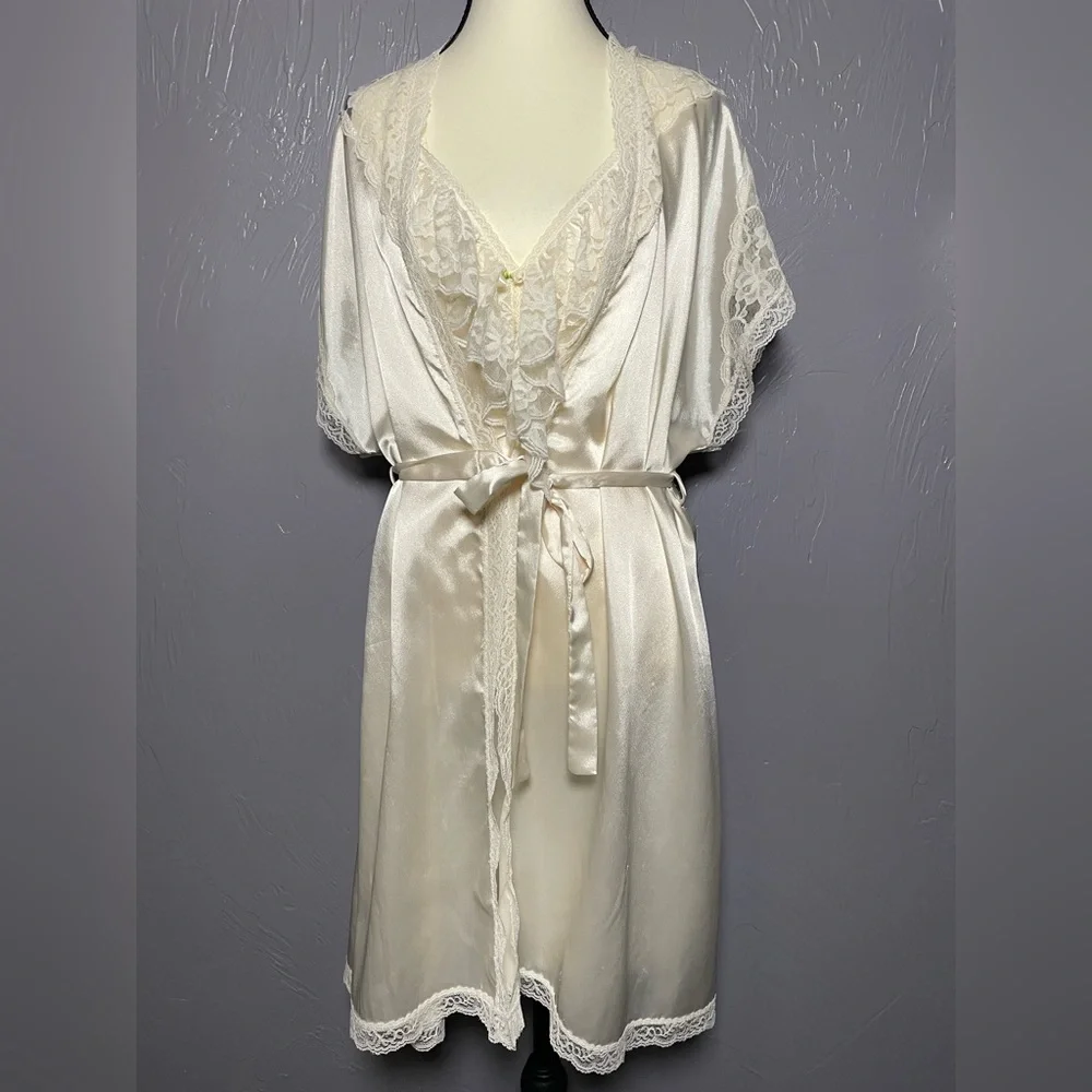 🔥VINTAGE LILY OF FRANCE 60s 70s 80s Lace Nightgown Robe Chemise Set Cream - Picture 1 of 16